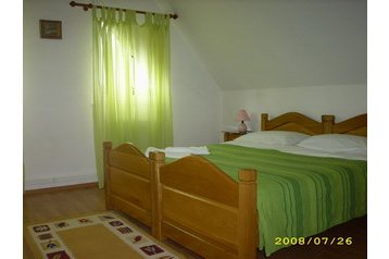 Rumanía Privát Zărneşti, Exterior